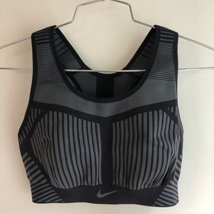 Nike FE/NOM Flyknit Women's Sports Bra size Large